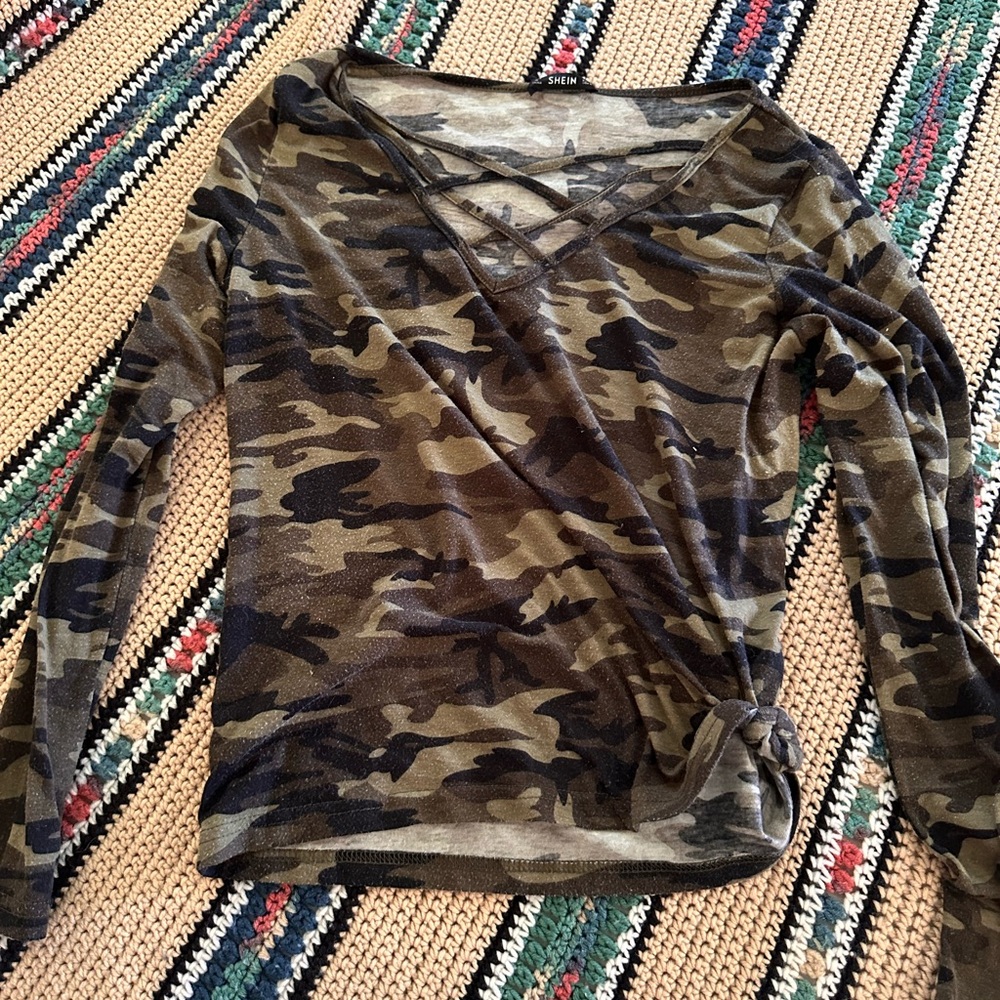 SHEIN Multicolor Knit and Camouflage Top